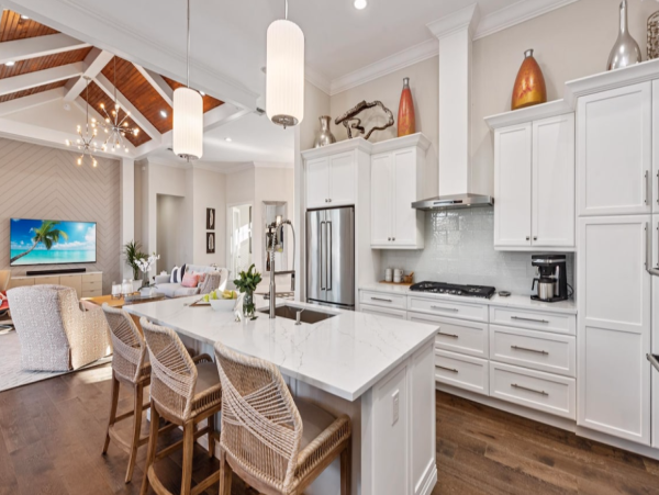 Discover Luxurious Waterfront Retreats - Unmatched Bay Views